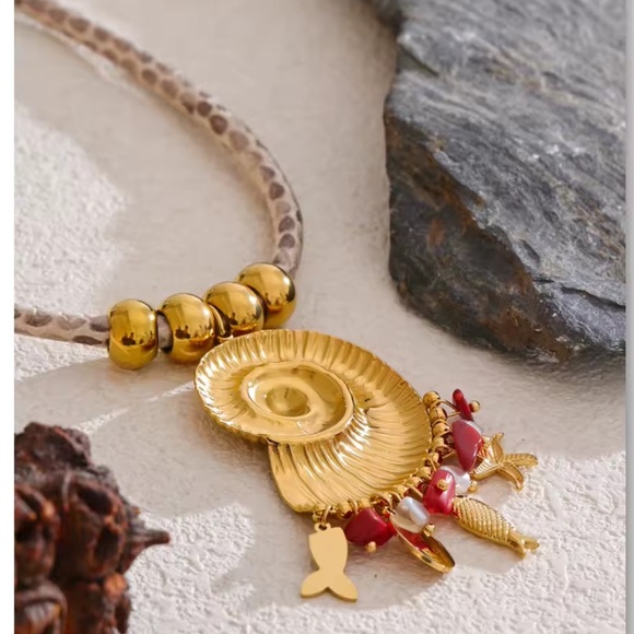 Golden Seashell Pendant Necklace – Nautical Charm with Natural Stone Accents - Picture 4 of 17